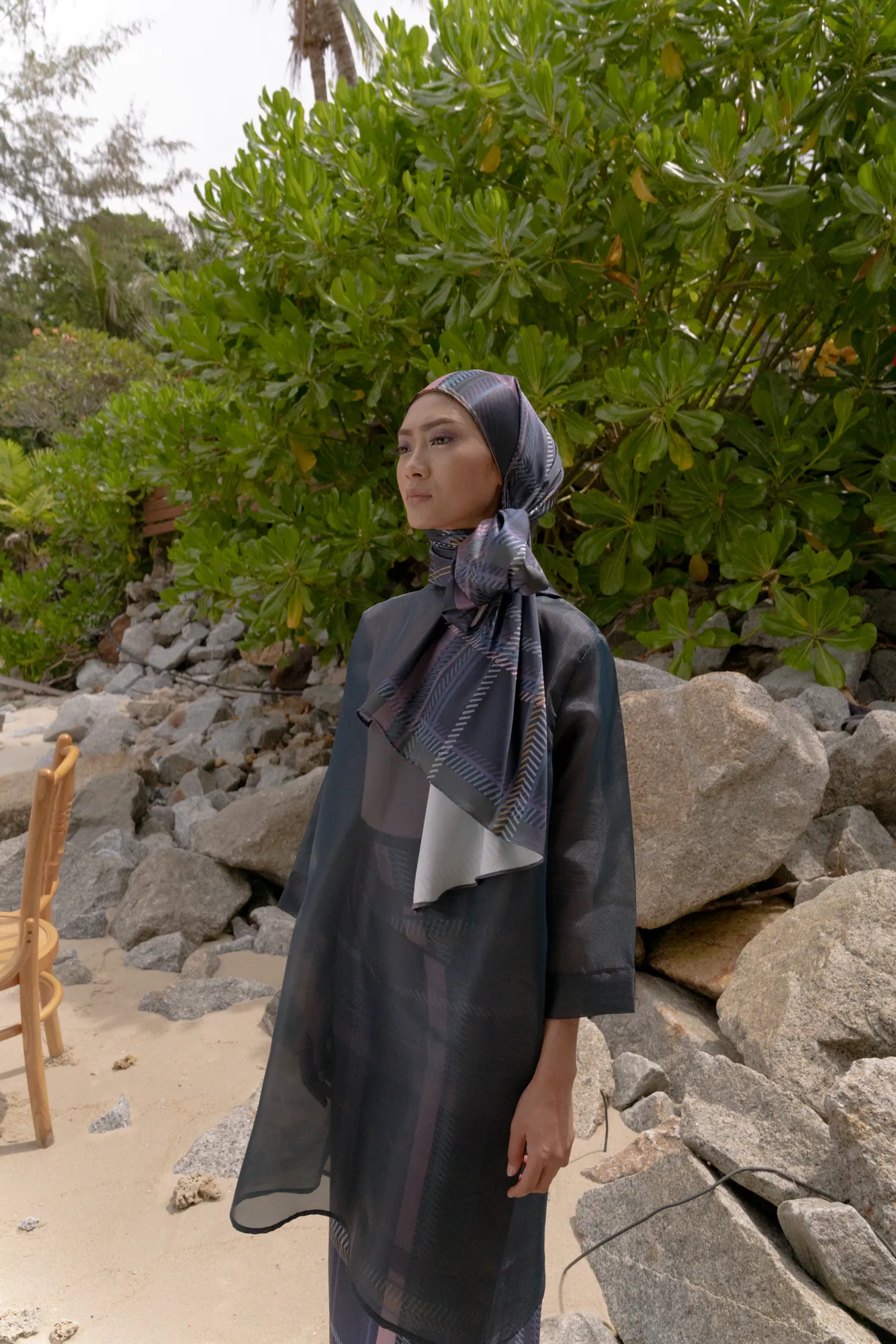 Maharani Shawl in Navy Blue / Purple